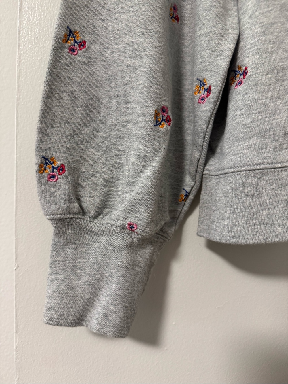 Draper James Gretchen Sweatshirt in Embroidered Viola size XL - Picture 2 of 5
